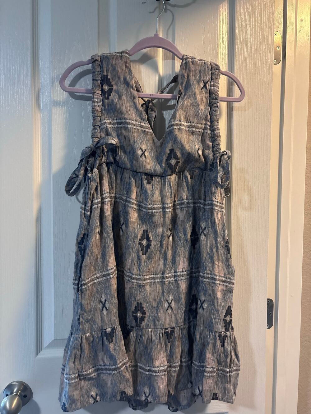 CLEO + WOLF WOMEN'S SOUTHWESTERN PRINT TIE MINI BABY DOLL DRESS